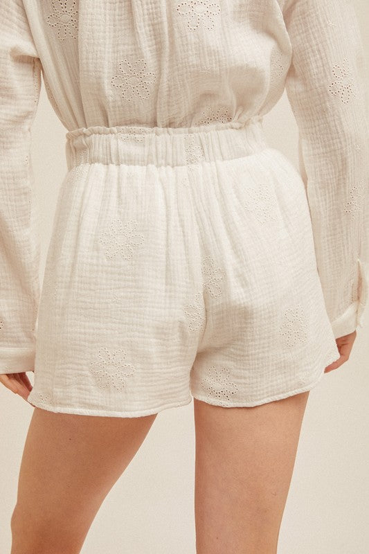 EMROIDERED LINEN SHORT