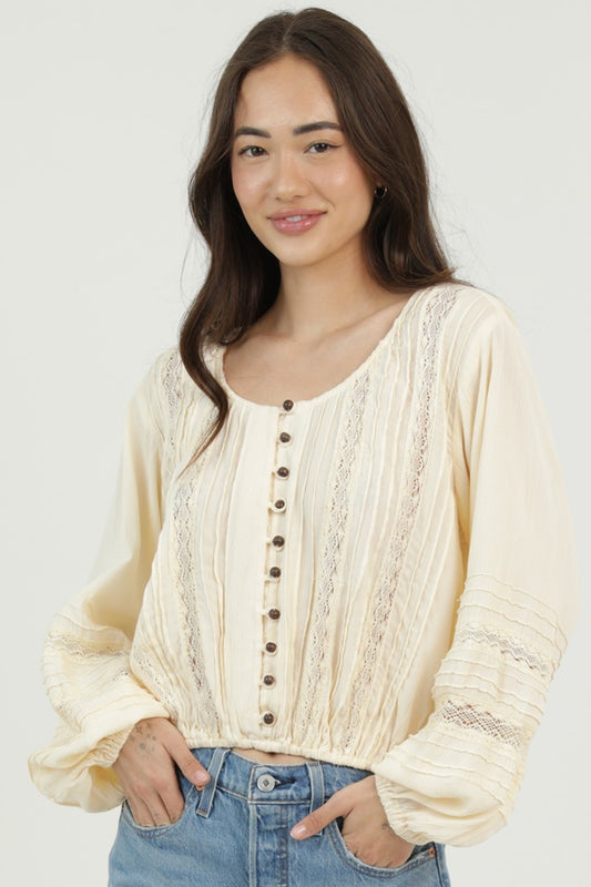EYELET BUTTON FRONT TOP