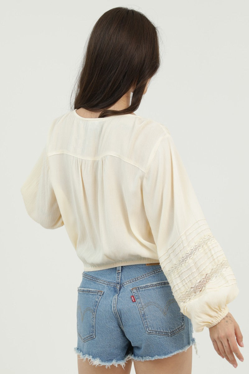 EYELET BUTTON FRONT TOP