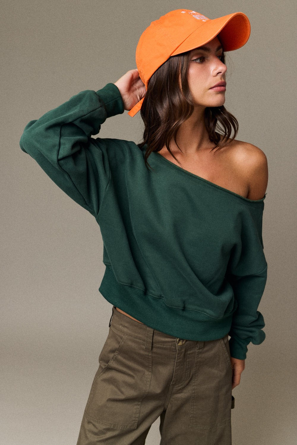 OFF THE SHOULDER CROPPED SWEATSHIRT