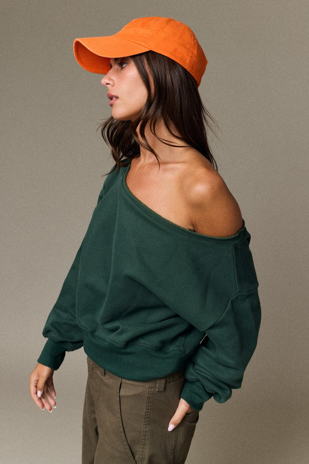 OFF THE SHOULDER CROPPED SWEATSHIRT